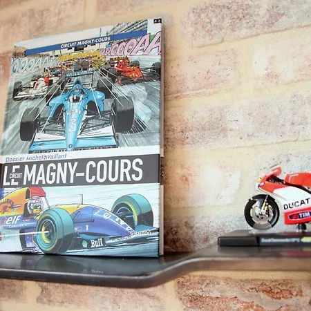 Le Circuit - Tout Simplement: Confort! Cosne-Cours-Sur-Loire Exterior photo